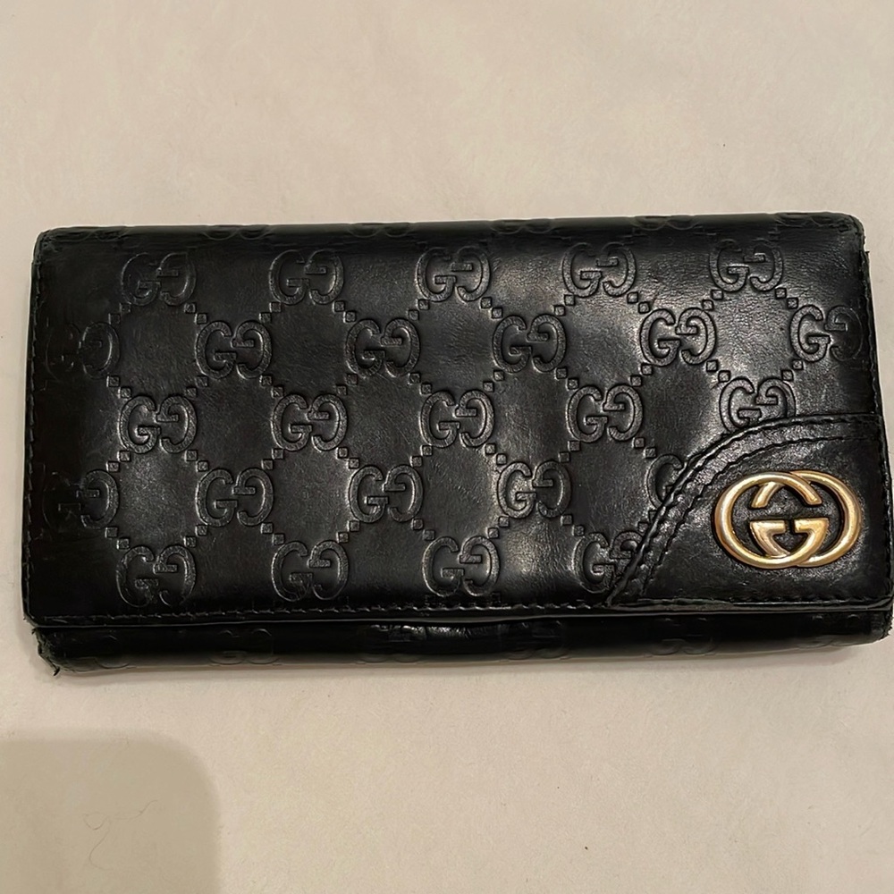Vintage Authentic Gucci Black wallet .